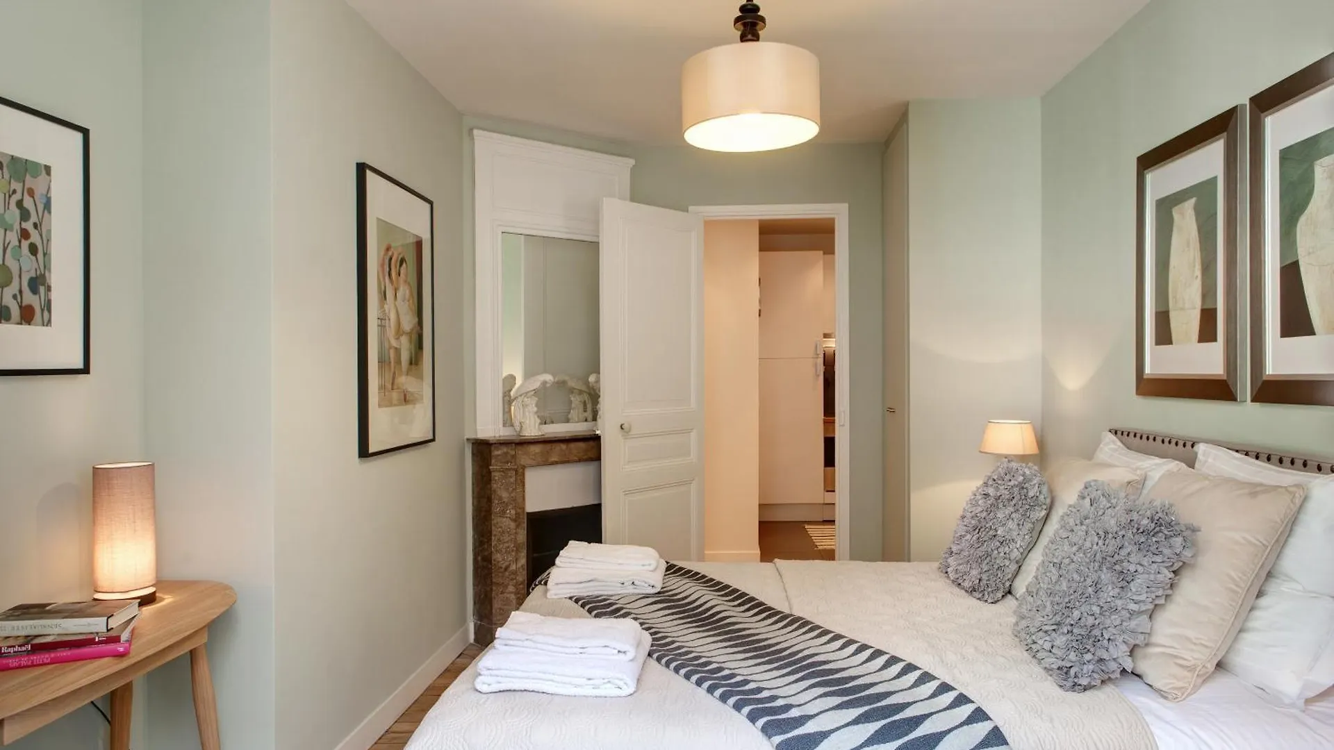 Paris Sevigne Elegant Residence
